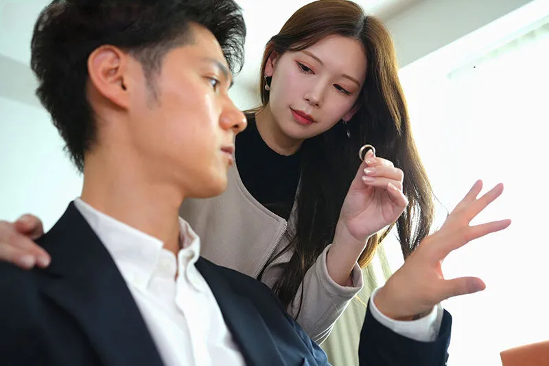 Người vợ đi đi chơi, ông xã ở nhà bị nhỏ em cô vợ gạ quan hệ không trượt phát nào